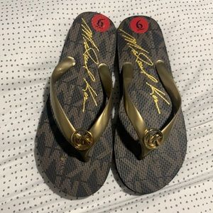 Michael Kors Jet Set RubberFlip Flops Gold brown